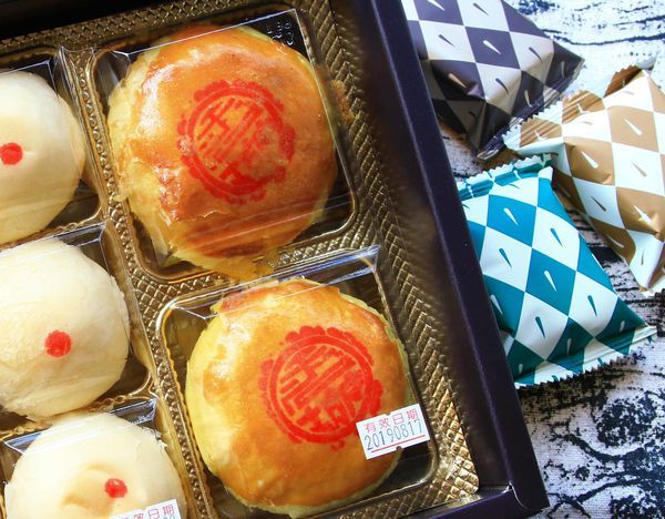 【中秋節月餅禮盒開箱文!】8家不同品牌老字號糕餅店評比!佳德糕餅、長興餅店、雪花齋、王師父餅舖、宝泉百年餅舖、台北犁記、月十二曲、君城本家,哪一家最推薦、最好吃!