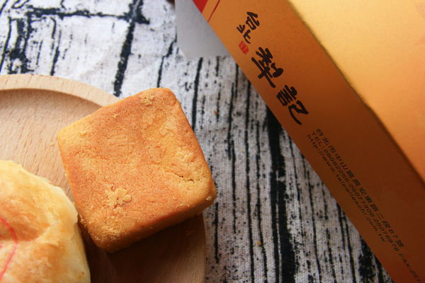 【中秋節月餅禮盒開箱文!】8家不同品牌老字號糕餅店評比!佳德糕餅、長興餅店、雪花齋、王師父餅舖、宝泉百年餅舖、台北犁記、月十二曲、君城本家,哪一家最推薦、最好吃!