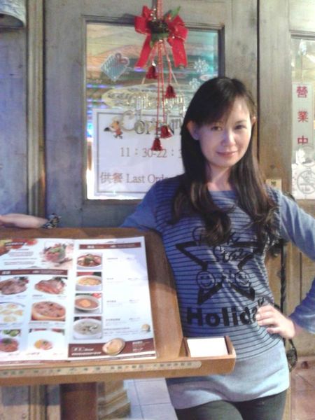 555812_226900384148062_2122999179_n