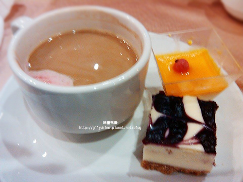 10841340_617473941713275_1985703548_n