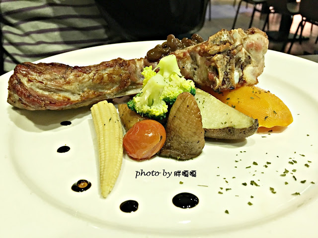 【台中 南屯】一川禾牛※紅得發紫的牛肉※牛排和雞腿排都是一絕啊!!!!宵夜場+1