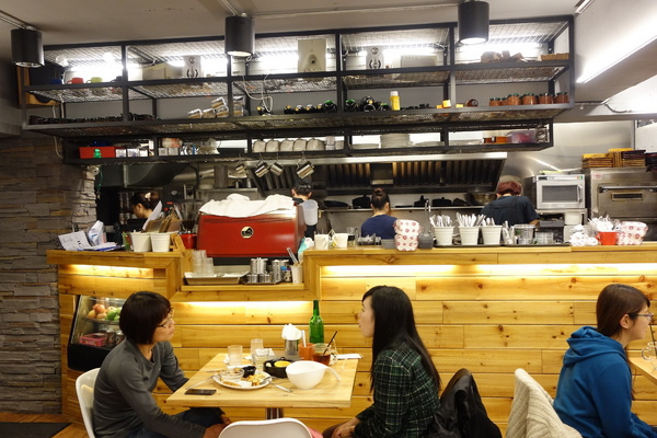 Dundas St.登打士街麵包美式主題餐廳(台北店)：登打士街+麵包吃到飽+美式主題餐廳+善導寺捷運站+平價餐點+主廚濃湯+雞肉麵+義大利麵