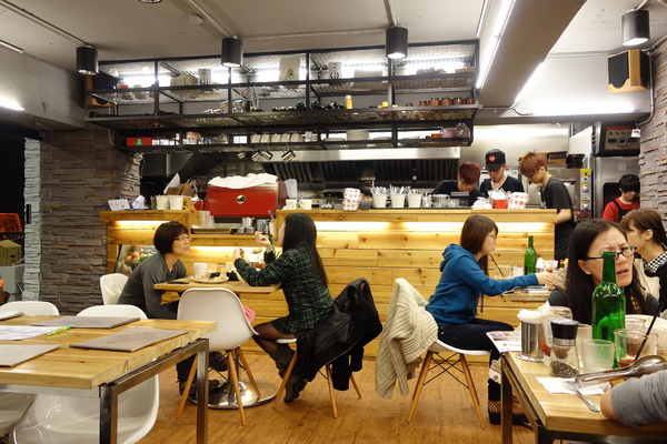 Dundas St.登打士街麵包美式主題餐廳(台北店)：登打士街+麵包吃到飽+美式主題餐廳+善導寺捷運站+平價餐點+主廚濃湯+雞肉麵+義大利麵