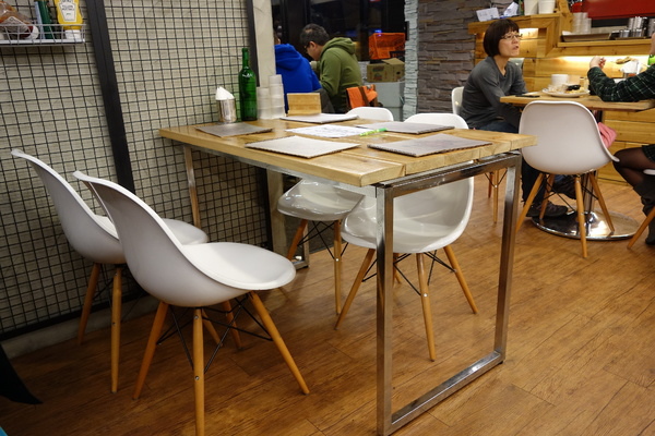 Dundas St.登打士街麵包美式主題餐廳(台北店)：登打士街+麵包吃到飽+美式主題餐廳+善導寺捷運站+平價餐點+主廚濃湯+雞肉麵+義大利麵