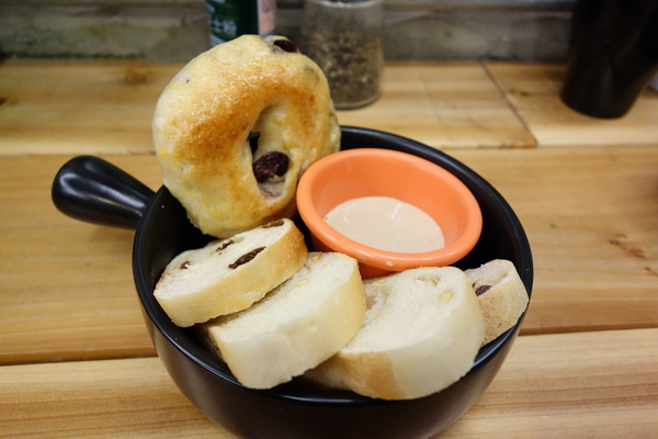 Dundas St.登打士街麵包美式主題餐廳(台北店)：登打士街+麵包吃到飽+美式主題餐廳+善導寺捷運站+平價餐點+主廚濃湯+雞肉麵+義大利麵