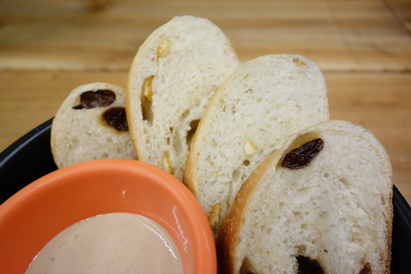 Dundas St.登打士街麵包美式主題餐廳(台北店)：登打士街+麵包吃到飽+美式主題餐廳+善導寺捷運站+平價餐點+主廚濃湯+雞肉麵+義大利麵