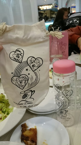 Perfume Dance 跳舞香水(夢時代店)：高雄夢時代~跳舞香水X彩虹小馬聯名主題餐廳~期間限定呦~