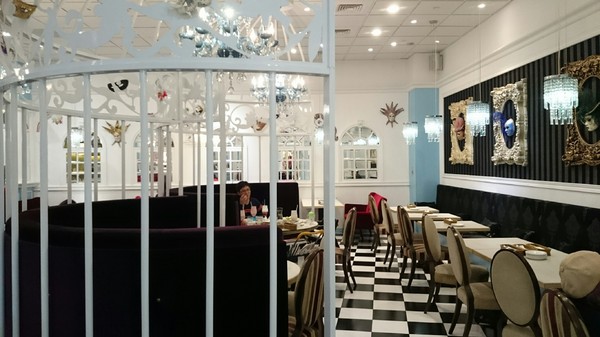 Perfume Dance 跳舞香水(夢時代店)：高雄夢時代~跳舞香水X彩虹小馬聯名主題餐廳~期間限定呦~