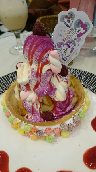 Perfume Dance 跳舞香水(夢時代店)：高雄夢時代~跳舞香水X彩虹小馬聯名主題餐廳~期間限定呦~