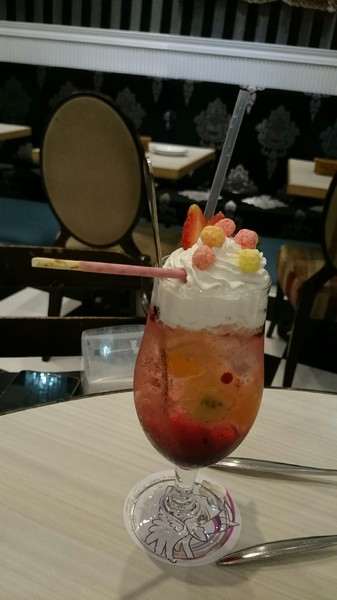 Perfume Dance 跳舞香水(夢時代店)：高雄夢時代~跳舞香水X彩虹小馬聯名主題餐廳~期間限定呦~