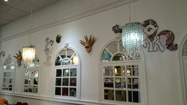 Perfume Dance 跳舞香水(夢時代店)：高雄夢時代~跳舞香水X彩虹小馬聯名主題餐廳~期間限定呦~