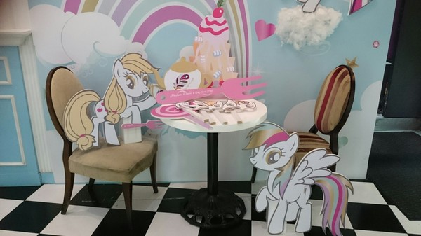 Perfume Dance 跳舞香水(夢時代店)：高雄夢時代~跳舞香水X彩虹小馬聯名主題餐廳~期間限定呦~