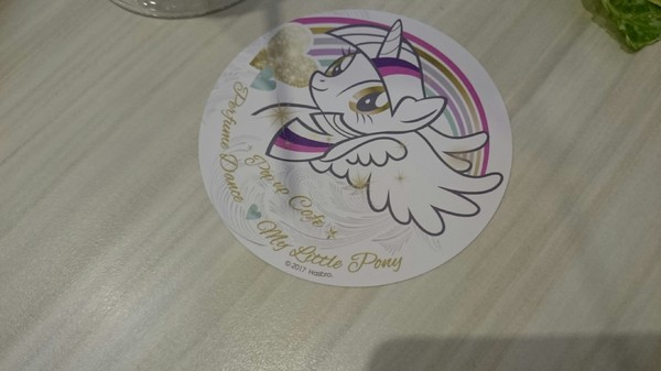 Perfume Dance 跳舞香水(夢時代店)：高雄夢時代~跳舞香水X彩虹小馬聯名主題餐廳~期間限定呦~