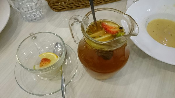 Perfume Dance 跳舞香水(夢時代店)：高雄夢時代~跳舞香水X彩虹小馬聯名主題餐廳~期間限定呦~