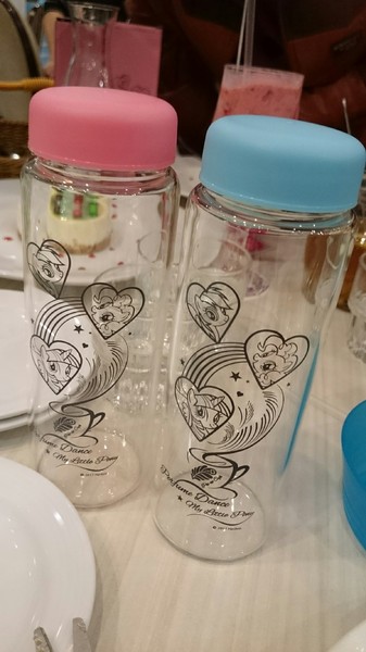 Perfume Dance 跳舞香水(夢時代店)：高雄夢時代~跳舞香水X彩虹小馬聯名主題餐廳~期間限定呦~