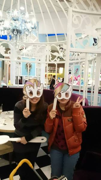 Perfume Dance 跳舞香水(夢時代店)：高雄夢時代~跳舞香水X彩虹小馬聯名主題餐廳~期間限定呦~