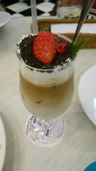 Perfume Dance 跳舞香水(夢時代店)：高雄夢時代~跳舞香水X彩虹小馬聯名主題餐廳~期間限定呦~