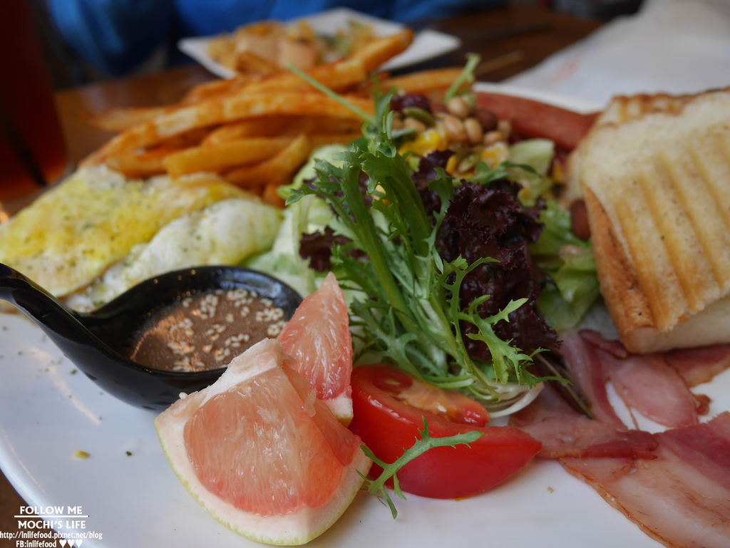 板橋早午餐推薦▌新埔站超大國王早餐，晚來「豐滿咖啡早午餐」絕對要排隊一個小時以上/推薦法國麵包(附完整菜單、新埔站美食、早餐、早午餐)