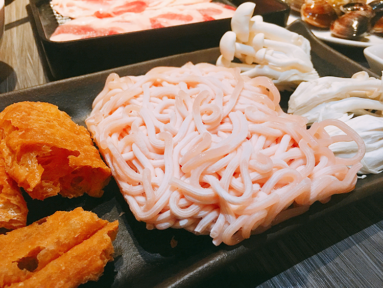 醉麻辣,東區麻辣鍋,東區鴛鴦鍋,國父紀念館小酌,國父紀念館精釀啤酒,青島啤酒,十八天,台北吃到飽推薦,東區吃到飽推薦,國父紀念館聚餐