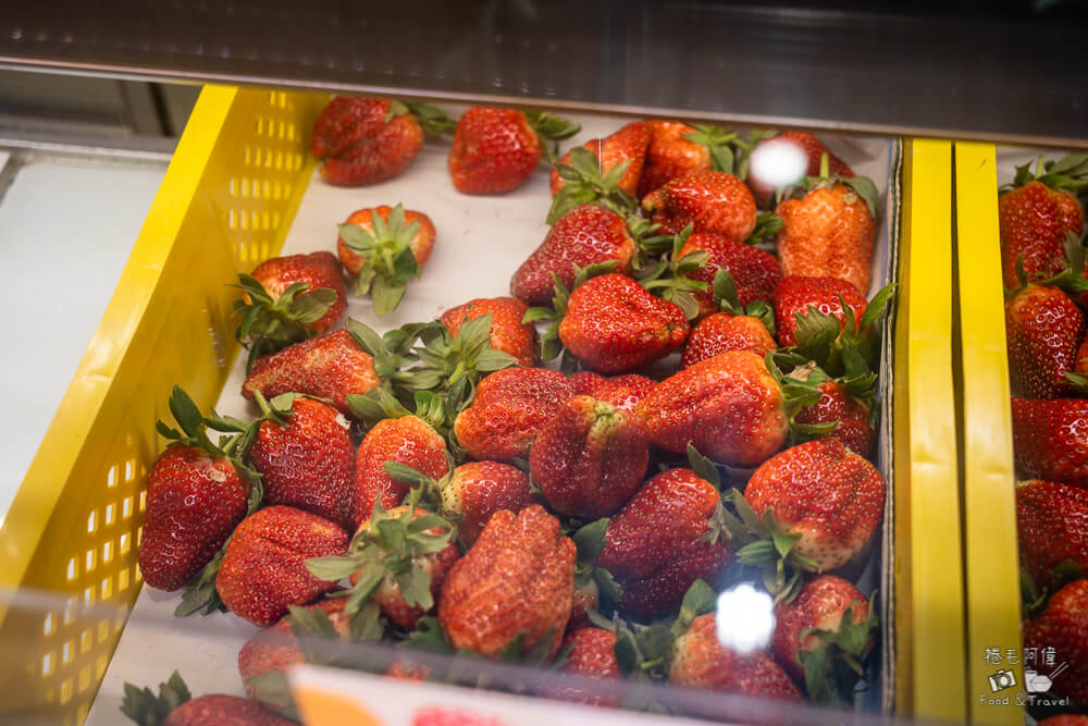 高雄鹽埕必買伴手禮！阿綿麻糬爆餡草莓大福，每日手工現作Q彈大顆超療癒。