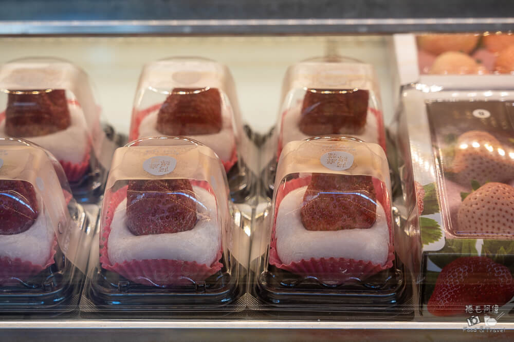 高雄鹽埕必買伴手禮！阿綿麻糬爆餡草莓大福，每日手工現作Q彈大顆超療癒。