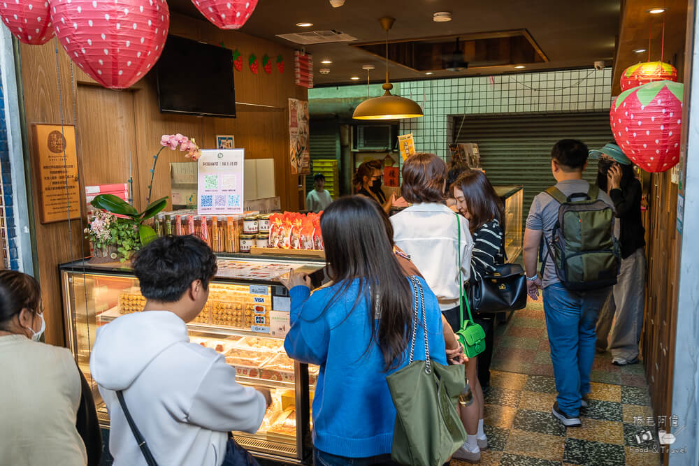 高雄鹽埕必買伴手禮！阿綿麻糬爆餡草莓大福，每日手工現作Q彈大顆超療癒。