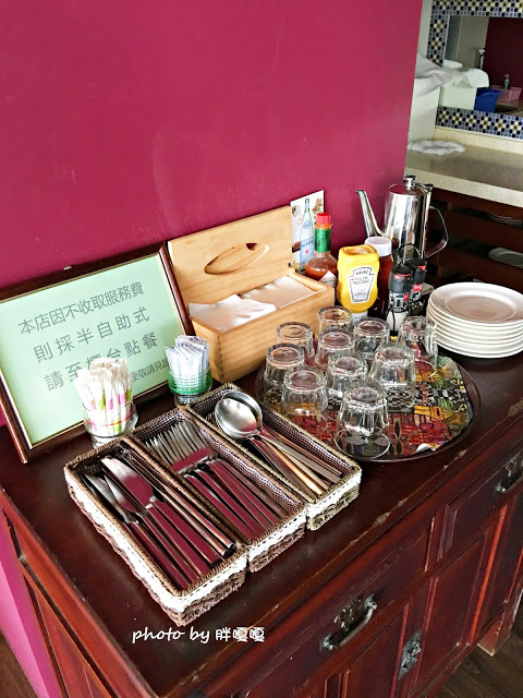 【台中 西區】軟鐵英式早餐soft metal※美到不像話的店，充滿裝置藝術與雜貨※
