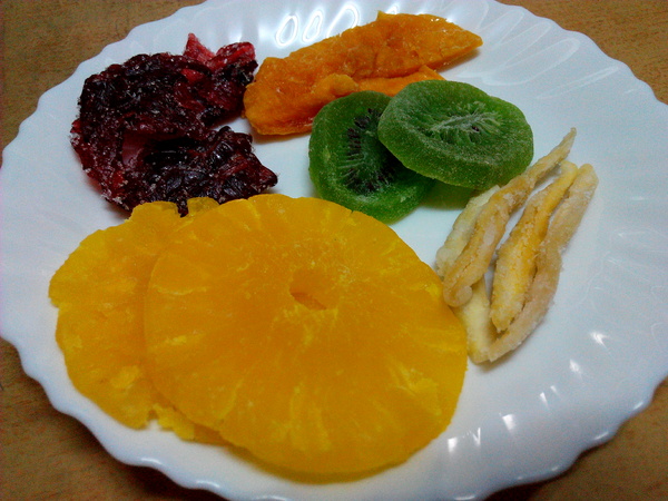 美勝珍蜜餞行：【臺南Ω中西區】美勝珍蜜餞。琳瑯滿目的古早味零嘴讓人看得眼花撩亂