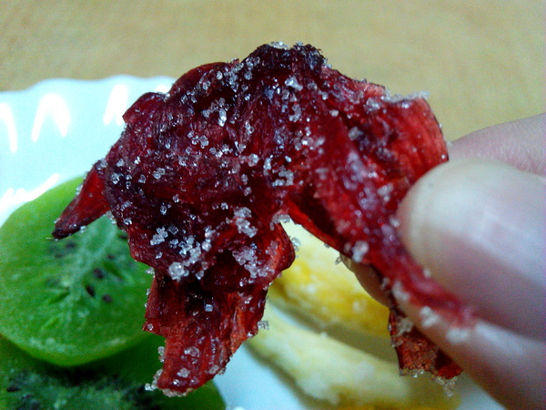 美勝珍蜜餞行：【臺南Ω中西區】美勝珍蜜餞。琳瑯滿目的古早味零嘴讓人看得眼花撩亂