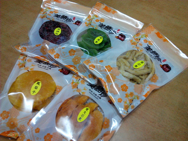 美勝珍蜜餞行：【臺南Ω中西區】美勝珍蜜餞。琳瑯滿目的古早味零嘴讓人看得眼花撩亂