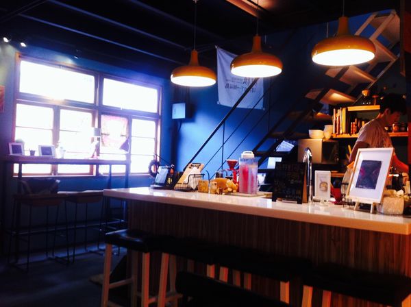 台南 ✿ 狐狸小屋 ✿ 好像童話故事中的小房子呀! 德式鬆餅好特別 好好吃~