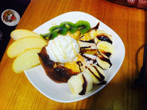 台南 ✿ 狐狸小屋 ✿ 好像童話故事中的小房子呀! 德式鬆餅好特別 好好吃~