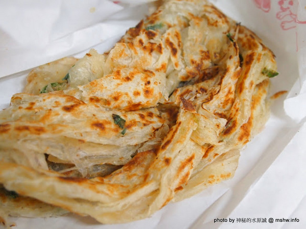 蟹老闆古早味手工蔥油餅：【食記】台北737巷蟹老闆古早味純手工蔥油餅.蔥抓餅@內湖MRT港墘站 : 鹹點甜味新登場~抓餅口感挑戰你的味蕾喲!