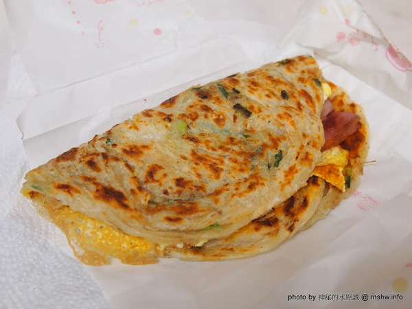 蟹老闆古早味手工蔥油餅：【食記】台北737巷蟹老闆古早味純手工蔥油餅.蔥抓餅@內湖MRT港墘站 : 鹹點甜味新登場~抓餅口感挑戰你的味蕾喲!