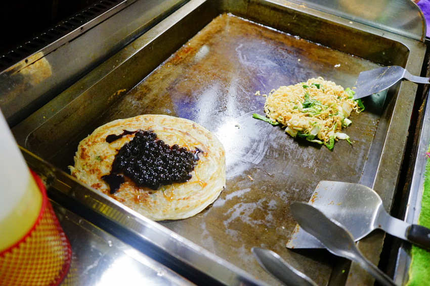台北｜蟹老闆古早味手工蔥油餅 王子麵、巧克力珍珠創意蔥油餅 內湖737巷美食推薦！