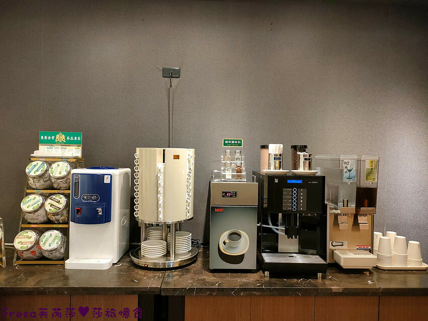 彰化飯店【康橋商旅】舒適敞亮家庭房型.午茶點心豐盛早餐ＣＰ值高│樓下逛菜市場超熱鬧│員林火車站│彰化員林