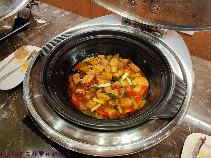 彰化飯店【康橋商旅】舒適敞亮家庭房型.午茶點心豐盛早餐ＣＰ值高│樓下逛菜市場超熱鬧│員林火車站│彰化員林飯店 - Fresa芙芮莎♥莎旅憶食