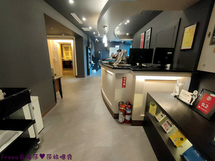 彰化飯店【康橋商旅】舒適敞亮家庭房型.午茶點心豐盛早餐ＣＰ值高│樓下逛菜市場超熱鬧│員林火車站│彰化員林