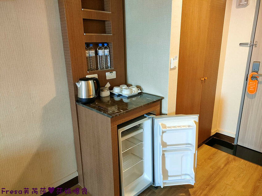 彰化飯店【康橋商旅】舒適敞亮家庭房型.午茶點心豐盛早餐ＣＰ值高│樓下逛菜市場超熱鬧│員林火車站│彰化員林