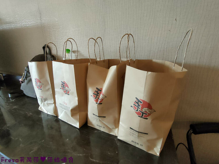 彰化飯店【康橋商旅】舒適敞亮家庭房型.午茶點心豐盛早餐ＣＰ值高│樓下逛菜市場超熱鬧│員林火車站│彰化員林