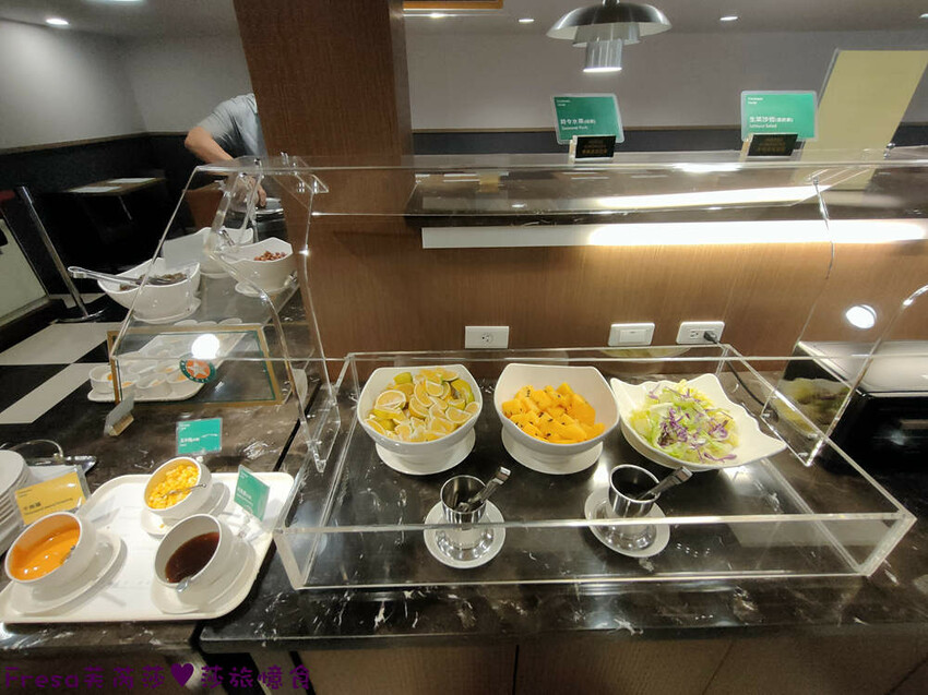 彰化飯店【康橋商旅】舒適敞亮家庭房型.午茶點心豐盛早餐ＣＰ值高│樓下逛菜市場超熱鬧│員林火車站│彰化員林飯店 - Fresa芙芮莎♥莎旅憶食