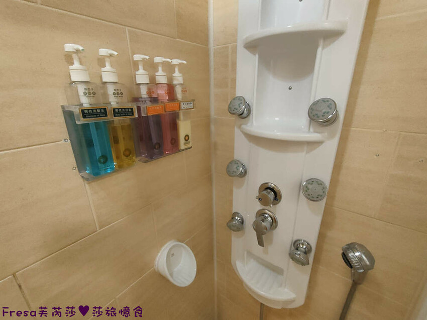 彰化飯店【康橋商旅】舒適敞亮家庭房型.午茶點心豐盛早餐ＣＰ值高│樓下逛菜市場超熱鬧│員林火車站│彰化員林