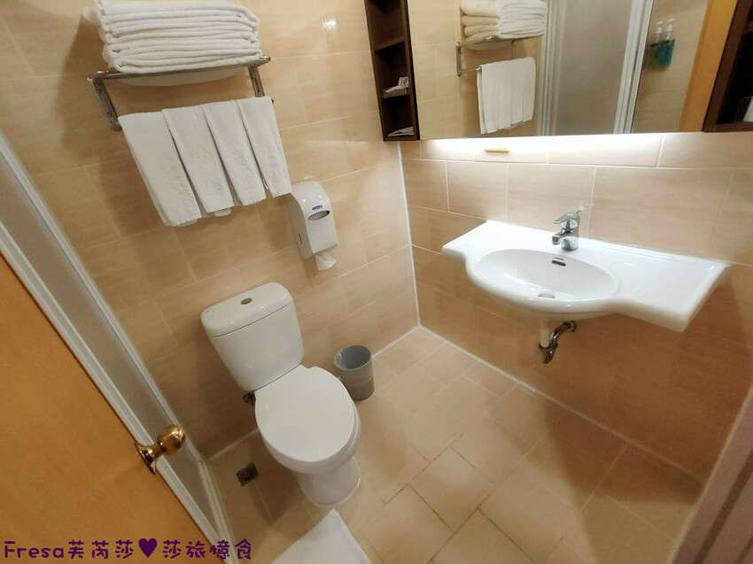 彰化飯店【康橋商旅】舒適敞亮家庭房型.午茶點心豐盛早餐ＣＰ值高│樓下逛菜市場超熱鬧│員林火車站│彰化員林