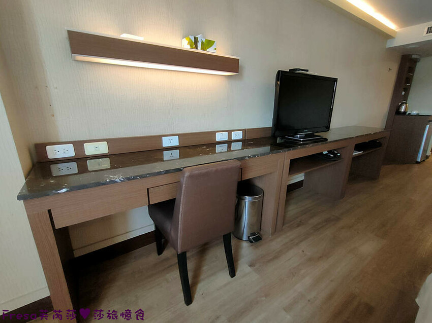 彰化飯店【康橋商旅】舒適敞亮家庭房型.午茶點心豐盛早餐ＣＰ值高│樓下逛菜市場超熱鬧│員林火車站│彰化員林飯店 - Fresa芙芮莎♥莎旅憶食