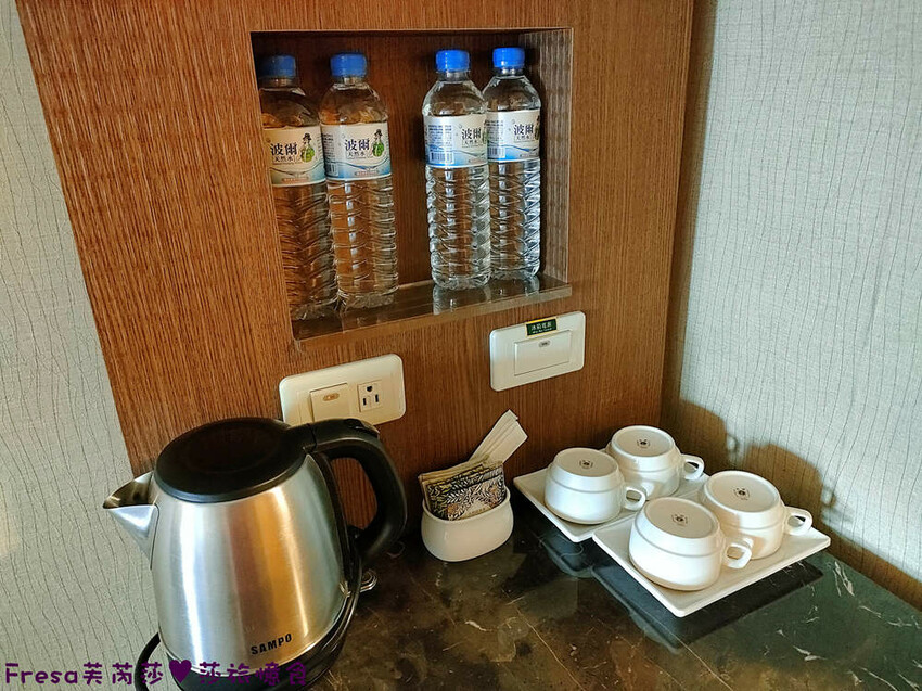 彰化飯店【康橋商旅】舒適敞亮家庭房型.午茶點心豐盛早餐ＣＰ值高│樓下逛菜市場超熱鬧│員林火車站│彰化員林