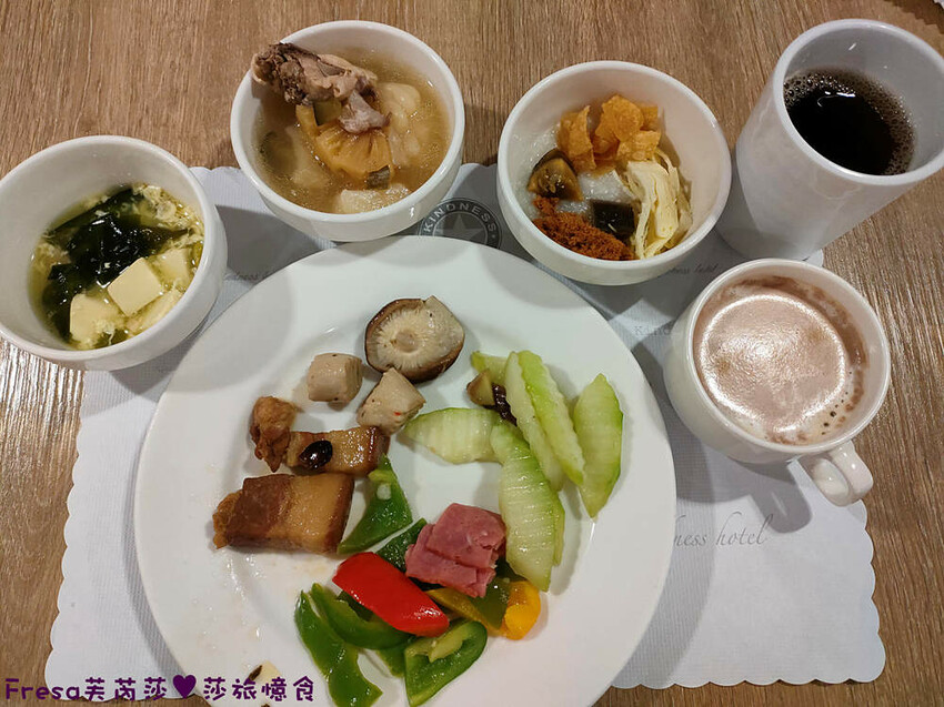 彰化飯店【康橋商旅】舒適敞亮家庭房型.午茶點心豐盛早餐ＣＰ值高│樓下逛菜市場超熱鬧│員林火車站│彰化員林飯店 - Fresa芙芮莎♥莎旅憶食
