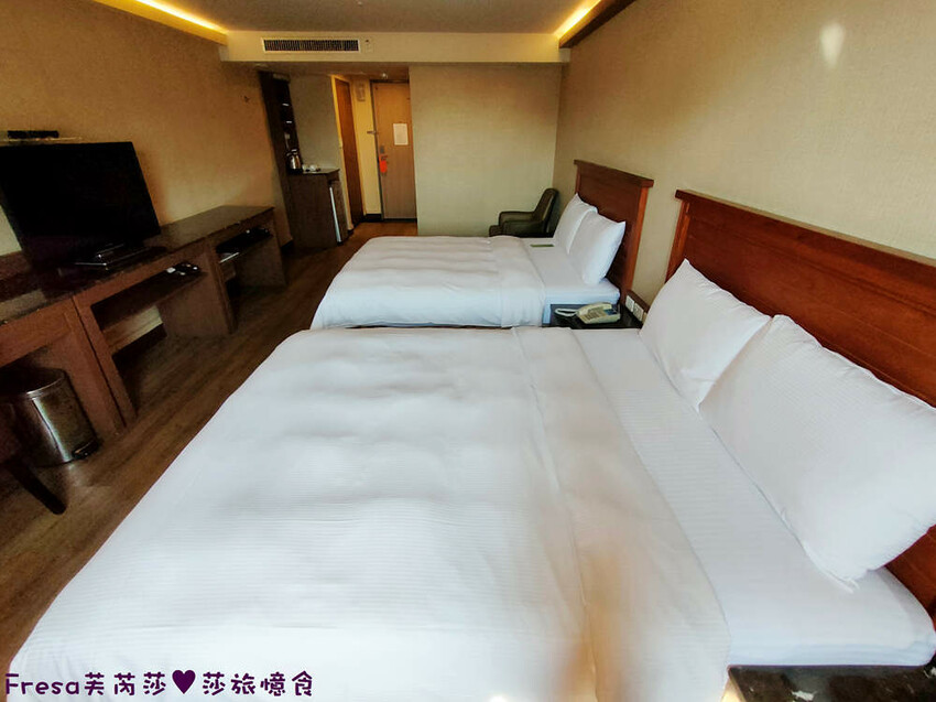 彰化飯店【康橋商旅】舒適敞亮家庭房型.午茶點心豐盛早餐ＣＰ值高│樓下逛菜市場超熱鬧│員林火車站│彰化員林