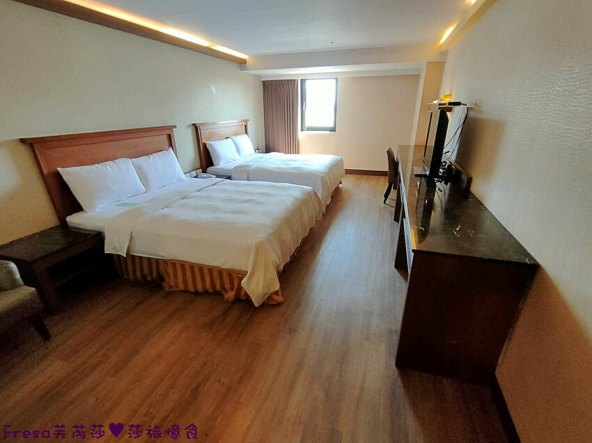 彰化飯店【康橋商旅】舒適敞亮家庭房型.午茶點心豐盛早餐ＣＰ值高│樓下逛菜市場超熱鬧│員林火車站│彰化員林