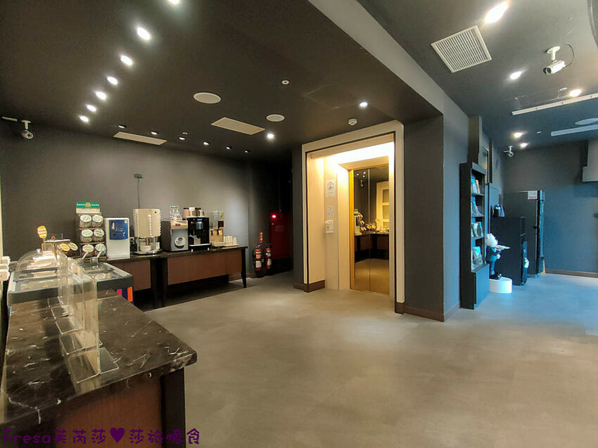 彰化飯店【康橋商旅】舒適敞亮家庭房型.午茶點心豐盛早餐ＣＰ值高│樓下逛菜市場超熱鬧│員林火車站│彰化員林