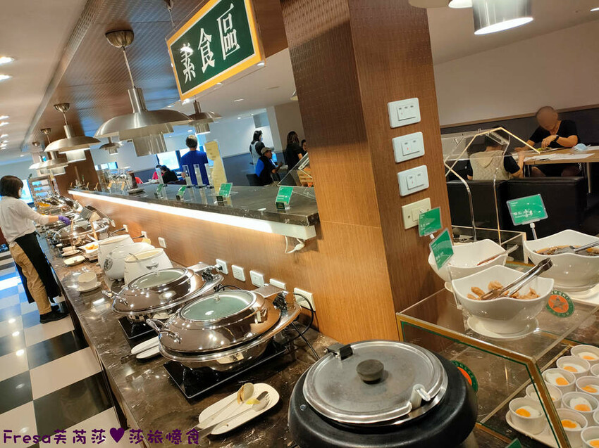 彰化飯店【康橋商旅】舒適敞亮家庭房型.午茶點心豐盛早餐ＣＰ值高│樓下逛菜市場超熱鬧│員林火車站│彰化員林飯店 - Fresa芙芮莎♥莎旅憶食